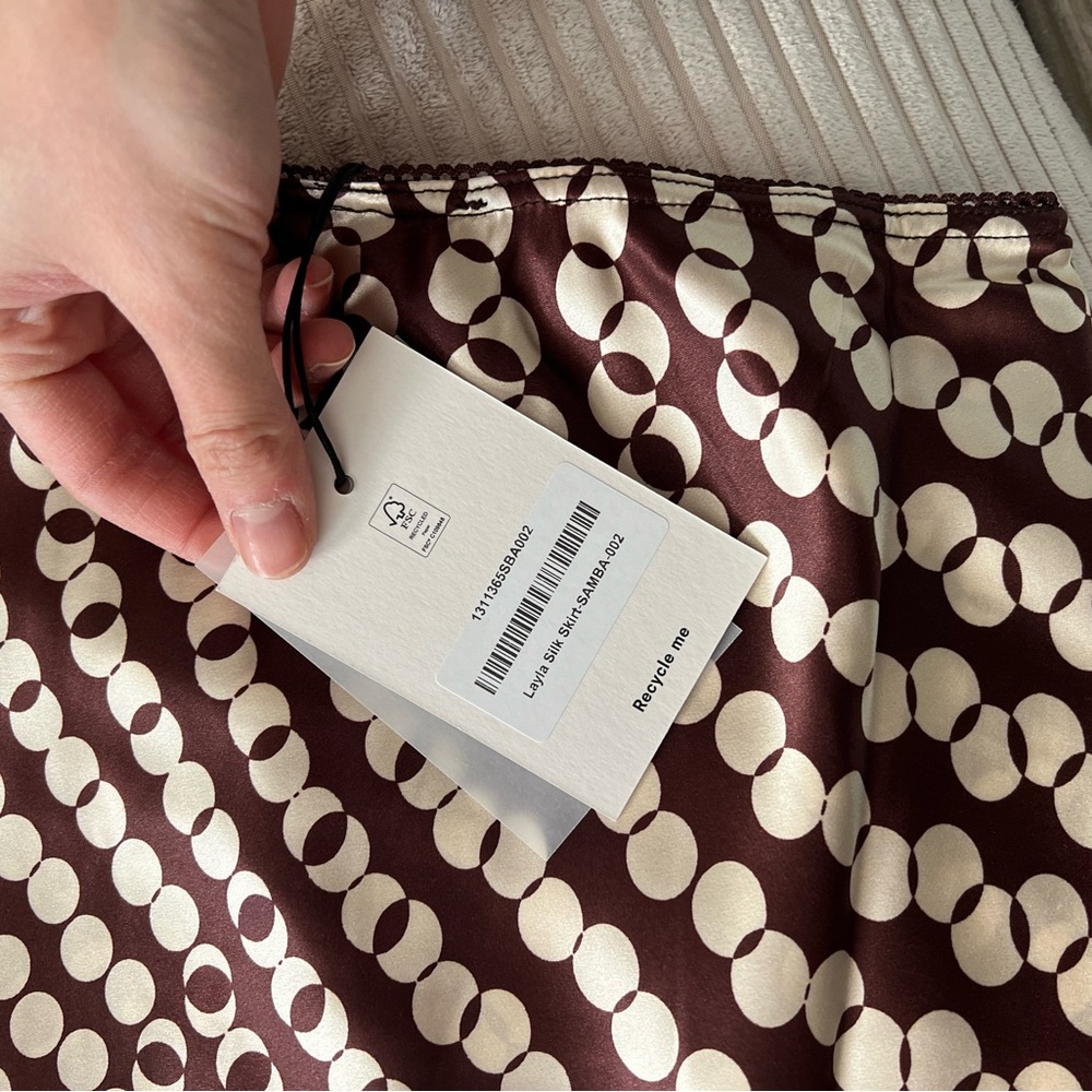 Reformation layla silk skirt size 2 NWT - Picture 5 of 6